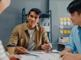 Alasan Mengapa Rekan Kerja Terkesan Cuek Pada Anak Baru