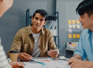 Dari Rekan Kerja Jadi Rekan Seperjuangan: Membangun Relasi yang Tulus di Kantor