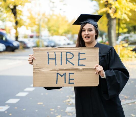 Keuntungan Fresh Graduate Dalam Mencari Pekerjaan Selama Pandemi