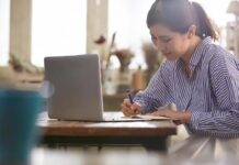 Karier yang Terasa Sunyi, Meski Dikelilingi Banyak Orang