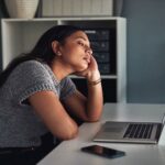 Quiet Quitting atau Self-Preservation? Fenomena Baru di Dunia Kerja - Belakangan ini, istilah quiet quitting semakin sering terdengar di berbagai