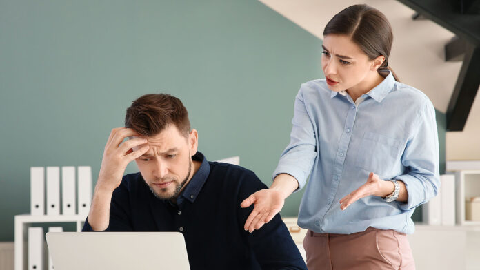 Tips Buat Anda Menghadapi Rekan Kerja yang Bossy, Sabar!