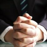 Bekerja Tanpa Rasa ‘Pas’: Ketika Semua Terasa Dipaksakan - Tidak semua pekerjaan terasa salah. Tapi tidak semuanya juga terasa tepat.