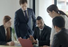 Mengapa Perusahaan Kini Lebih Fokus Mengurangi Beban Mental daripada Menambah Tools Kerja?