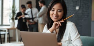 10 Cara Meningkatkan Karier Tanpa Harus Pindah Kerja