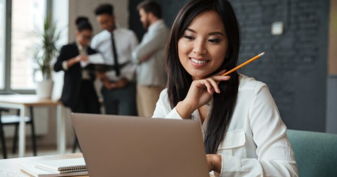 10 Cara Meningkatkan Karier Tanpa Harus Pindah Kerja 10 Cara Meningkatkan Karier Tanpa Harus Pindah Kerja