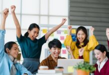 Membangun Budaya Kerja Positif di Tengah Tekanan Target dan Deadline