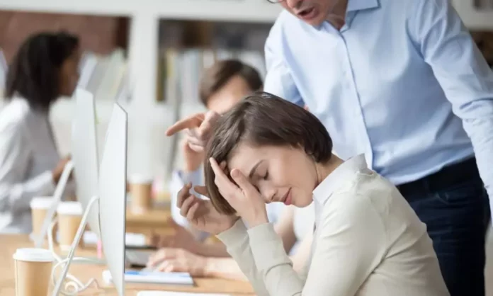 Survive di Tengah Quiet Cutting: Strategi Aman untuk Karyawan Survive di Tengah Quiet Cutting: Strategi Aman untuk Karyawan