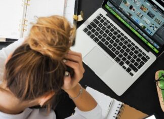 Saat Pekerjaan Menguras Energi: Tanda Harus Berhenti atau Bertahan?