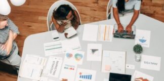 Bukan Sekadar Gaji: Mindset yang Perlu Kamu Punya di Pekerjaan Pertama