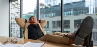 Cuti yang Tak Pernah Diambil: Budaya Kerja yang Membuat Karyawan Takut Istirahat