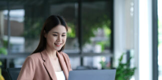 Perjuangan Perempuan di Era Transformasi Digital: Tantangan dan Solusi di Tempat Kerja