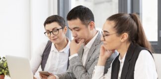 Karier Fleksibel: Strategi Anak Muda Hadapi Dunia Kerja Digital