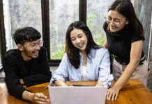 Gen Z di Dunia Kerja: Idealisme vs Realita Kantor Gen Z di Dunia Kerja: Idealisme vs Realita Kantor