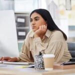 Bekerja Tanpa Kepastian: Cara Tetap Stabil di Tengah Perubahan