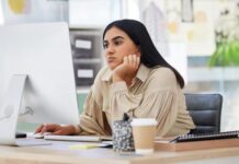 Ingin Karier Lebih Stabil? Hindari 5 Kebiasaan Kecil yang Diam-Diam Berbahaya
