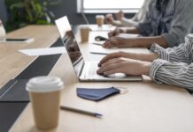 Pekerjaan Masa Depan yang Tidak Butuh Gelar: Benarkah Lebih Menguntungkan? Pekerjaan Masa Depan yang Tidak Butuh Gelar: Benarkah Lebih Menguntungkan?