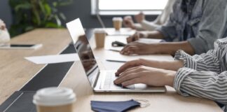 Pekerjaan Masa Depan yang Tidak Butuh Gelar: Benarkah Lebih Menguntungkan? Pekerjaan Masa Depan yang Tidak Butuh Gelar: Benarkah Lebih Menguntungkan?