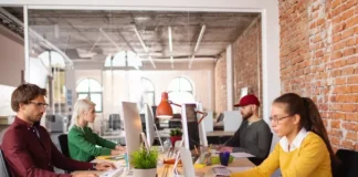 Masuk Dunia Kerja di Era Tidak Pasti: Siapa yang Akan Bertahan?