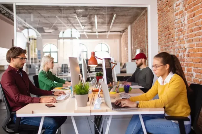 Masuk Dunia Kerja di Era Tidak Pasti: Siapa yang Akan Bertahan?