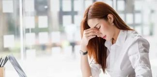 Bekerja Tanpa Kehilangan Diri Sendiri: Panduan Bertahan Secara Mental dan Karier