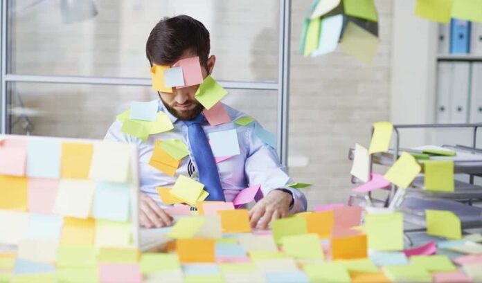 Kebiasaan Kerja yang Dianggap Normal Ini Diam-Diam Menghancurkan Karier