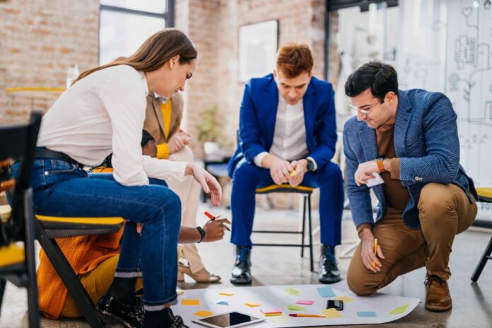 Cara Bertahan dan Berkembang di Dunia Kerja yang Serba Cepat