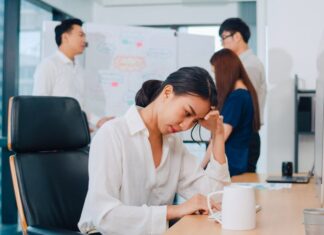 Imposter Syndrome di Kantor: Merasa Tidak Pantas di Posisi Sendiri Imposter Syndrome di Kantor: Merasa Tidak Pantas di Posisi Sendiri