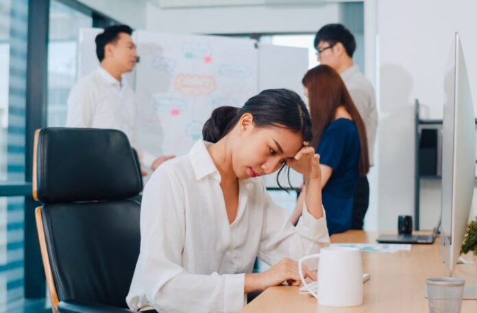 Imposter Syndrome di Kantor: Merasa Tidak Pantas di Posisi Sendiri