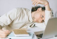 Ambisi atau Tekanan Sosial? Memahami Motif di Balik Target Karier Ambisi atau Tekanan Sosial? Memahami Motif di Balik Target Karier