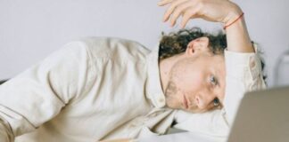 Ambisi atau Tekanan Sosial? Memahami Motif di Balik Target Karier