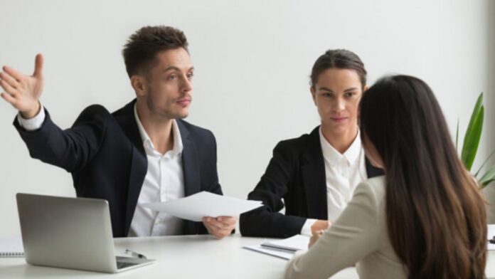 Belajar dari Kritik: Cara Dewasa Menghadapi Teguran di Tempat Kerja Belajar dari Kritik: Cara Dewasa Menghadapi Teguran di Tempat Kerja