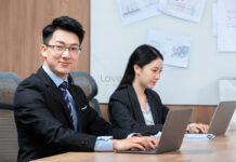 Dari Kantor ke Rumah: Tantangan Pekerja dalam Menjaga Kehidupan Sosial”