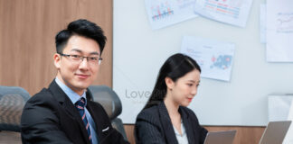 Dari Kantor ke Rumah: Tantangan Pekerja dalam Menjaga Kehidupan Sosial”