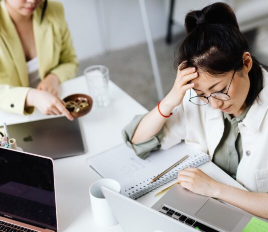 Ketika Masalah Kerja Terbawa ke Rumah