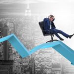 Bekerja di Tengah Krisis Global: Bertahan, Beradaptasi, dan Tetap Waras Bekerja di Tengah Krisis Global: Bertahan, Beradaptasi, dan Tetap Waras