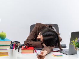 Kenapa Kita Sering Menunda Pekerjaan? Cara Mengatasinya dengan Realistis