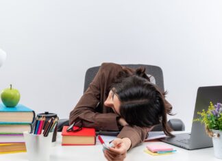 Kenapa Kita Sering Menunda Pekerjaan? Cara Mengatasinya dengan Realistis