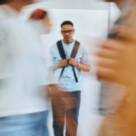 Dunia Kerja dan Kesepian: Ketika Ramai Tapi Tetap Terasa Sendiri