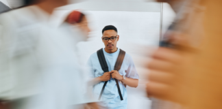 Dunia Kerja dan Kesepian: Ketika Ramai Tapi Tetap Terasa Sendiri