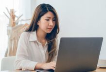 Bekerja Tidak Sesuai Jurusan: Jalan Berbeda yang Tetap Bisa Bermakna Bekerja Tidak Sesuai Jurusan: Jalan Berbeda yang Tetap Bisa Bermakna