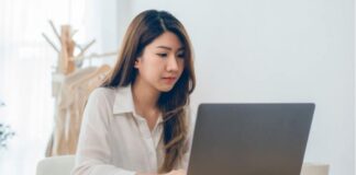 Bekerja Tidak Sesuai Jurusan: Jalan Berbeda yang Tetap Bisa Bermakna Bekerja Tidak Sesuai Jurusan: Jalan Berbeda yang Tetap Bisa Bermakna