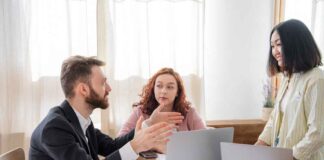 Tidak Hanya Bekerja: Membangun Diri di Tengah Tuntutan Profesional