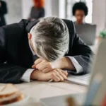 Kelelahan yang Tidak Terlihat di Dunia Kerja Modern