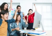 Career Anxiety di Usia 20–30 Tahun: Takut Tertinggal di Tengah Persaingan