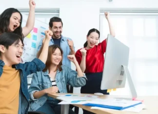 Career Anxiety di Usia 20–30 Tahun: Takut Tertinggal di Tengah Persaingan