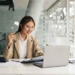 The Attention Economy at Work: Ketika Fokus Menjadi Aset Paling Berharga di Kantor The Attention Economy at Work: Ketika Fokus Menjadi Aset Paling Berharga di Kantor