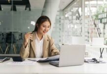 The Attention Economy at Work: Ketika Fokus Menjadi Aset Paling Berharga di Kantor