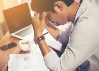 Silent Pressure di Tempat Kerja: Tekanan yang Tidak Diucapkan Tapi Terus Terasa Silent Pressure di Tempat Kerja: Tekanan yang Tidak Diucapkan Tapi Terus Terasa