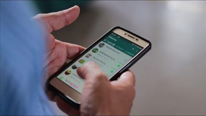 Mengapa Banyak Pekerja Merasa Bersalah Saat Tidak Membuka Chat Kantor?